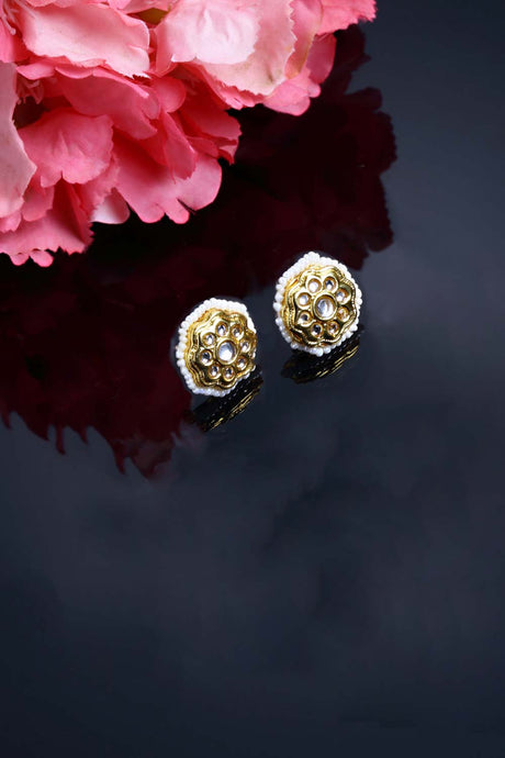 Gold And Cream Gold-Plated Kundan And Pearls Stud Earring