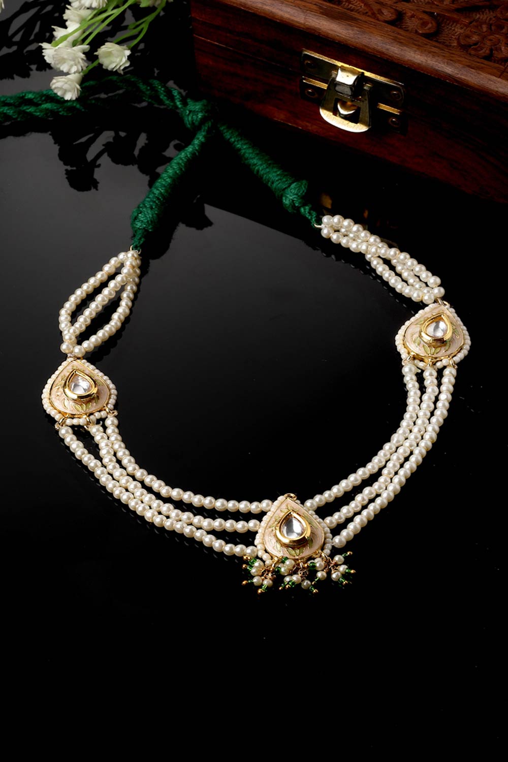 Cream And Green Haar Necklace With Kundan And Pearls