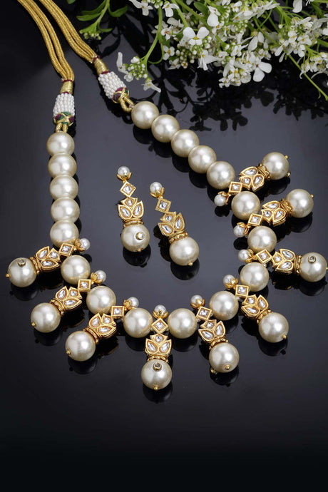 Gold And White Gold-Plated Kundan And Pearls Jewellery Set