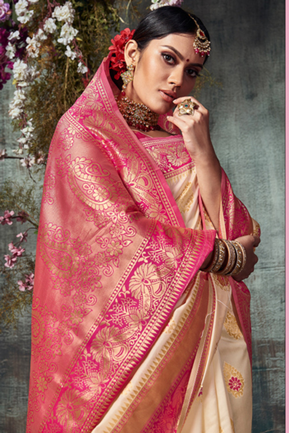 Jacquard Zari Saree In Off White And Pink