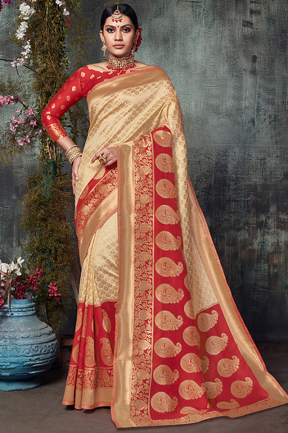 Jacquard Zari Saree In Beige And Red