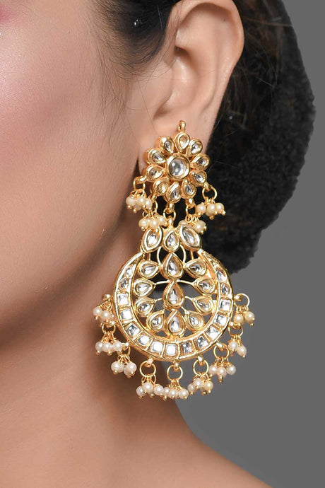 Gold Toned Kundan Crescent Shaped Earring