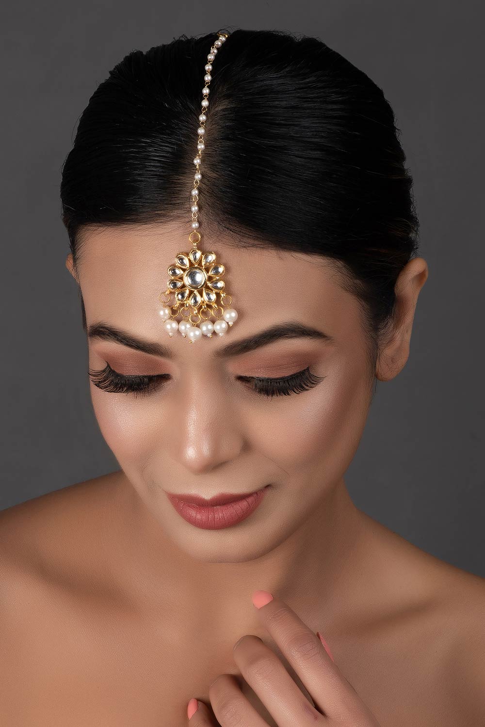 Gold Tone Kundan Maang Tikka With Pearls