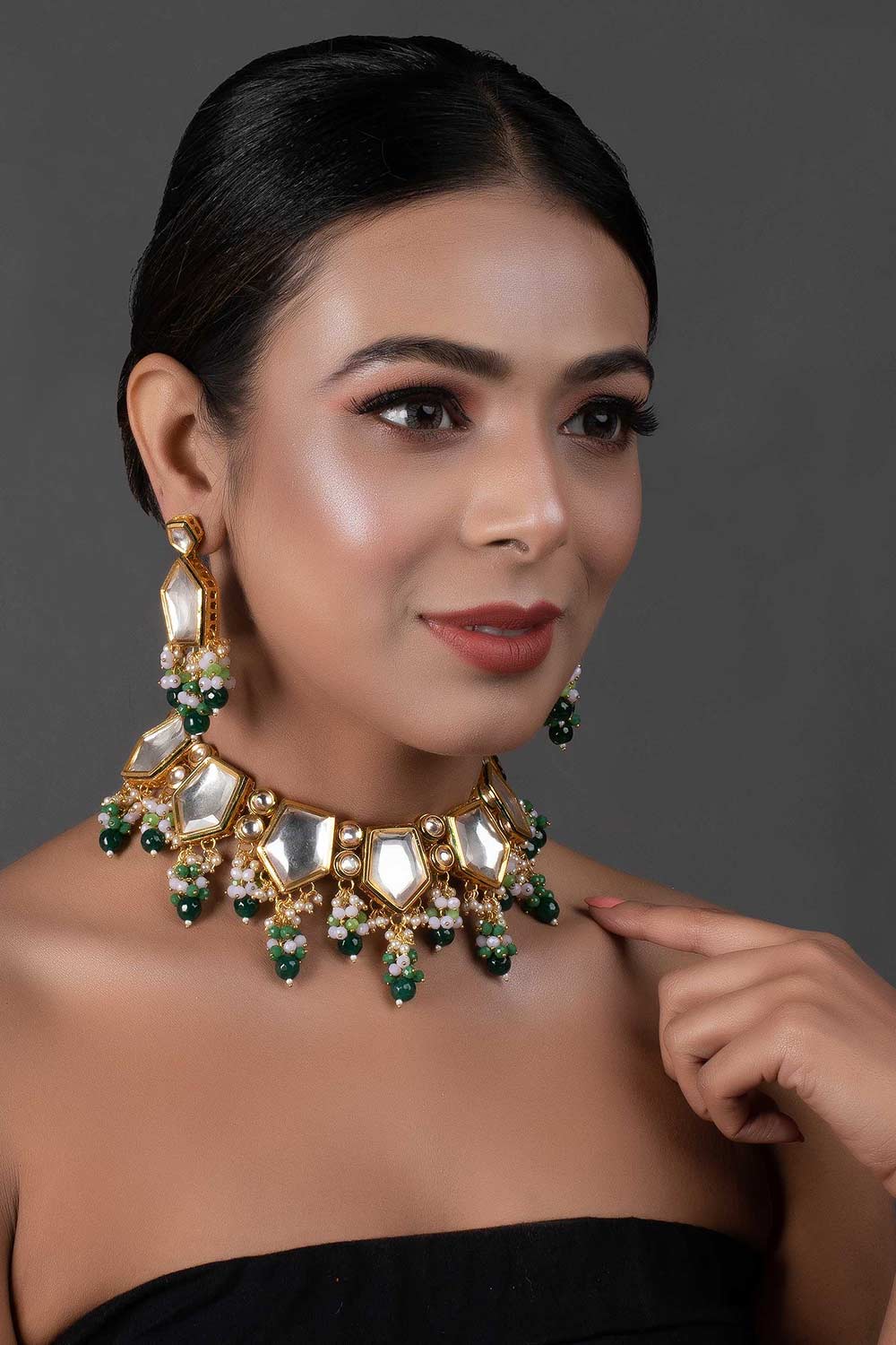 Green Gold Toned Handcrafted Kundan Necklace Set