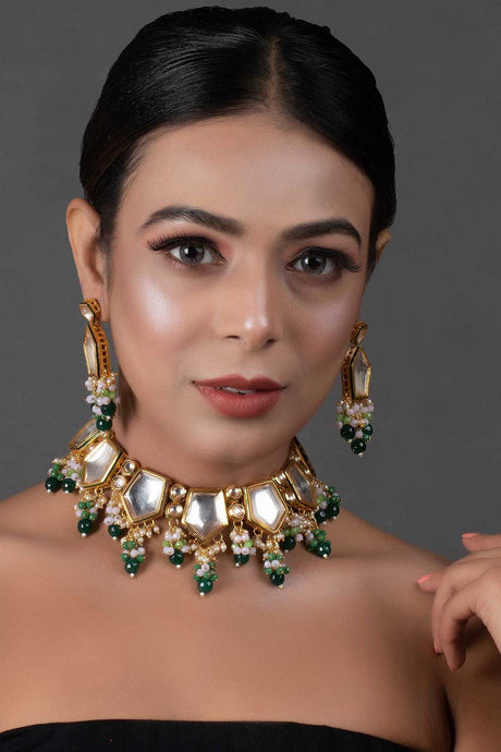 Green Gold Toned Handcrafted Kundan Necklace Set