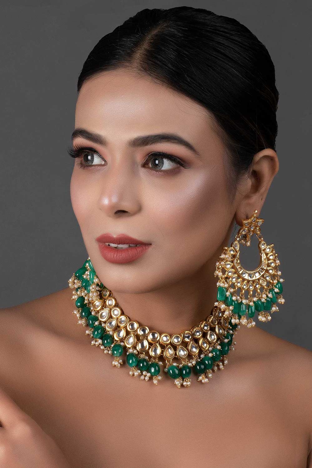 Emerald Beaded Gold Toned Kundan Embellished Necklace With Chandbali