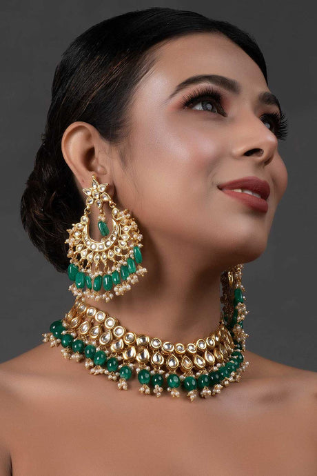 Emerald Beaded Gold Toned Kundan Embellished Necklace With Chandbali