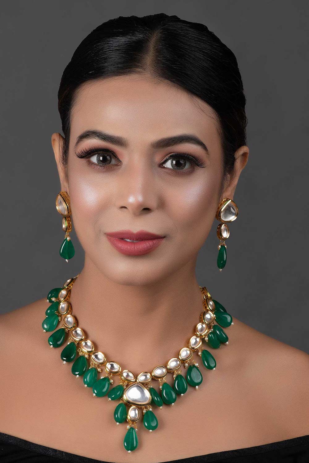 Emerald Beaded Gold Toned Kundan Inspired Necklace With Earrings