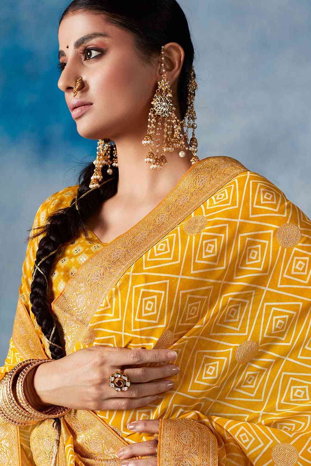 Buy Yellow Georgette Geometric Printed Saree Online - Back