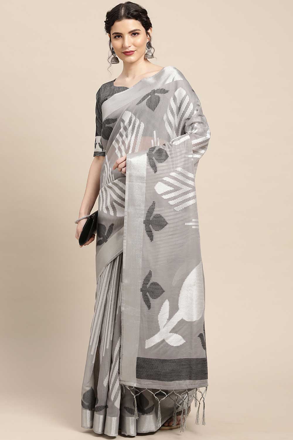 Buy Cotton Blend Geometric Design Saree in Grey Online - Zoom In