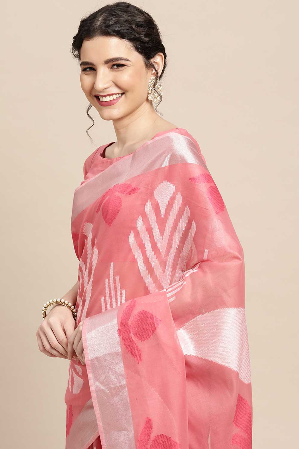 Buy Cotton Blend Geometric Design Saree in Pink Paatern Design