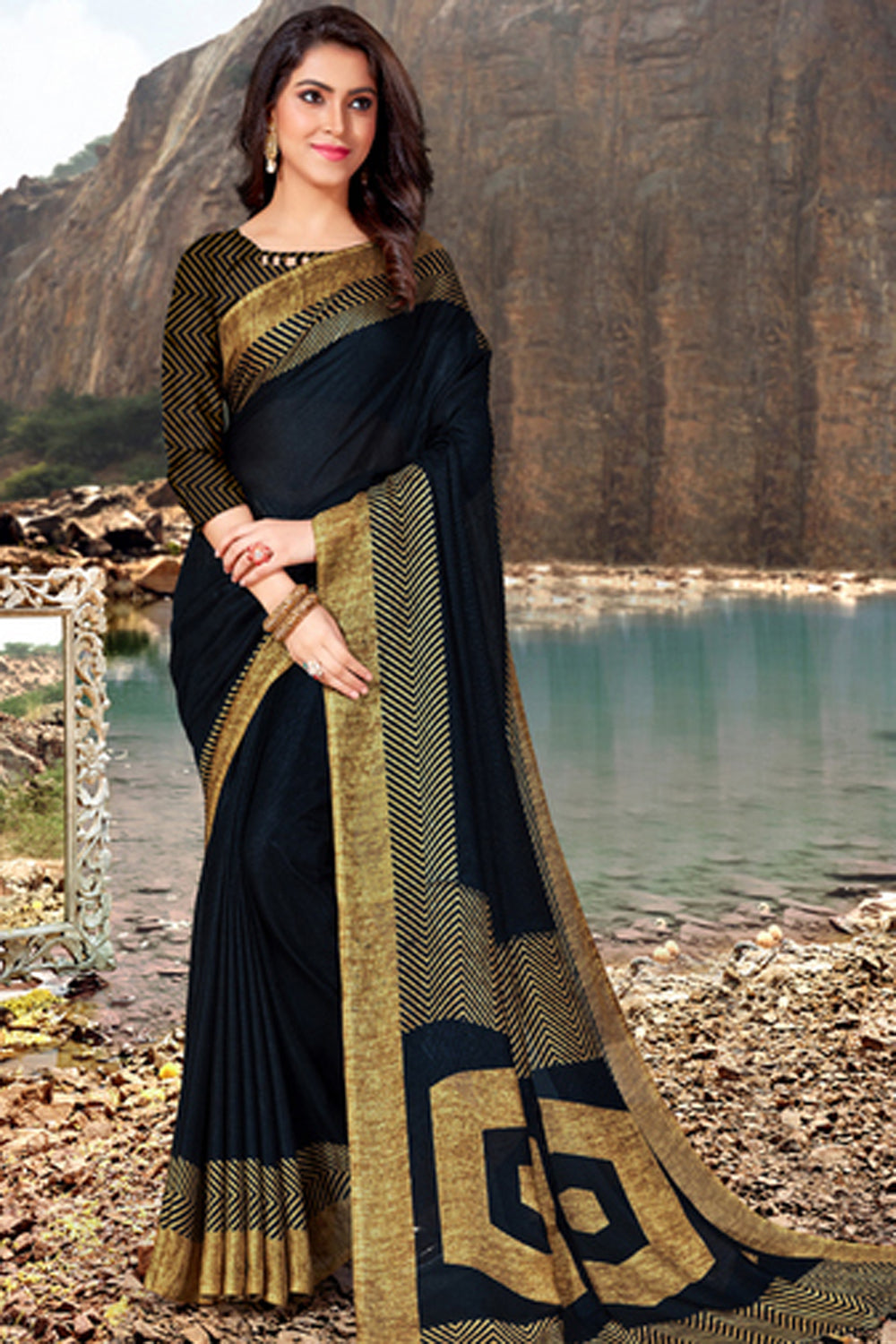 Blended Cotton Printed Saree In Black