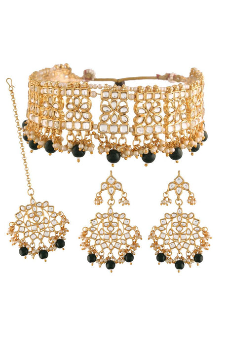 Shop Women's Necklace Set in Black and Gold