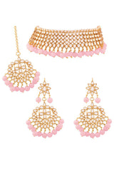 Alloy Necklace With Earrings And Maang Tikka In Pink