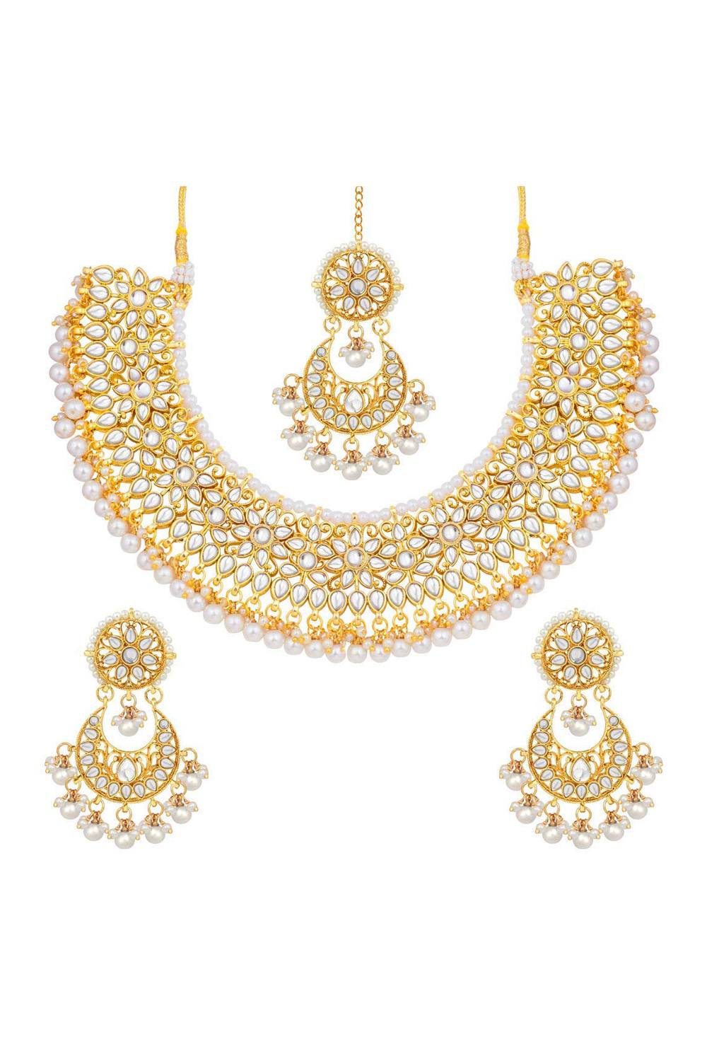 Shop Women's Necklace Set in White and Gold