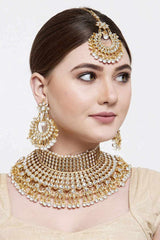 Shop Women's Necklace Set in White and Gold