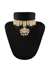 Shop Women's Necklace Set in White and Gold