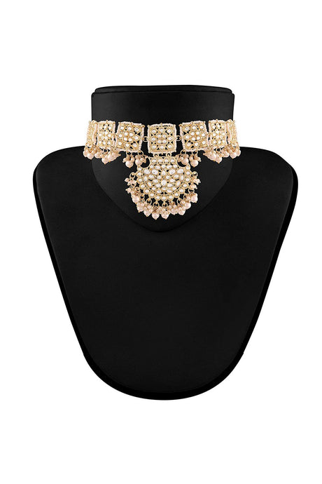 Shop Women's Necklace Set in White and Gold