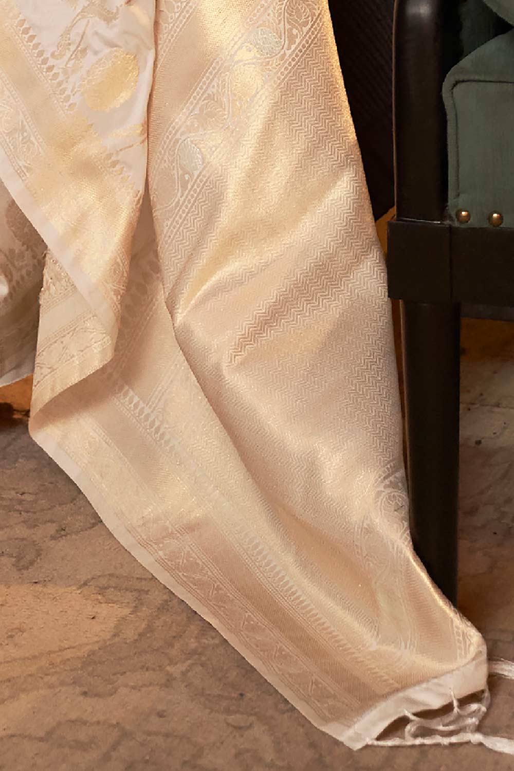 Cream Silk Blend Ethnic Motif Woven Design Banarasi Saree