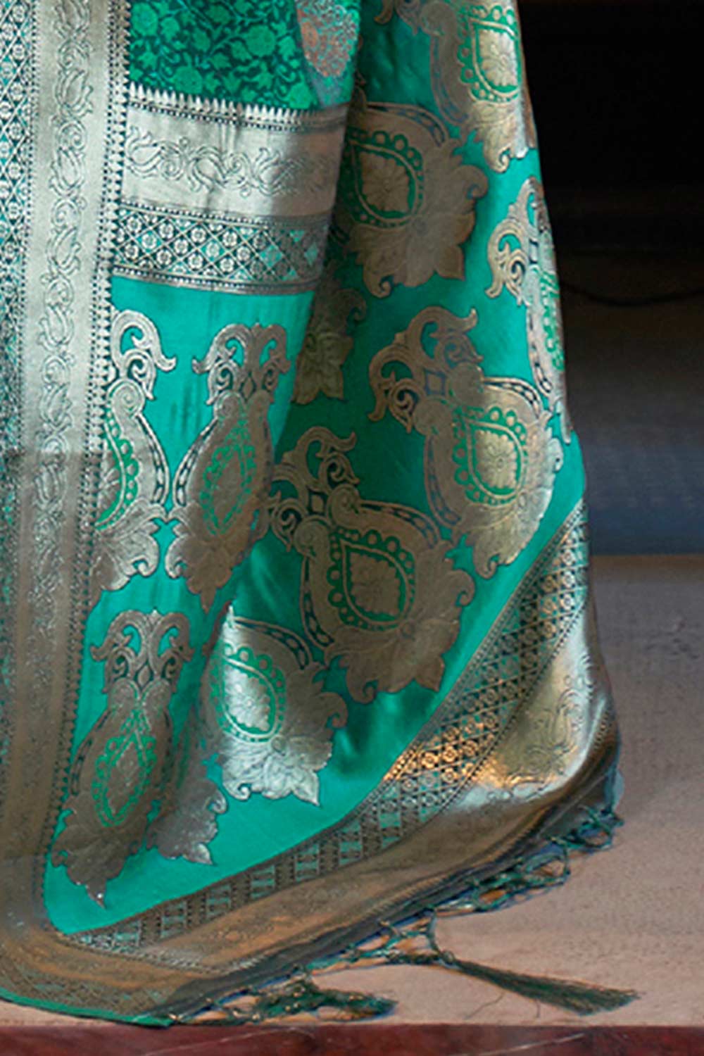 Buy Teal green Art Silk Paisley Design Saree Online - Zoom In