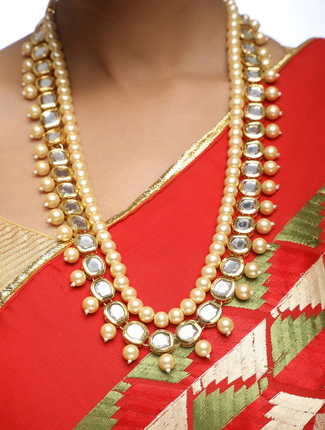 Women's Alloy Kundan Necklace in Gold