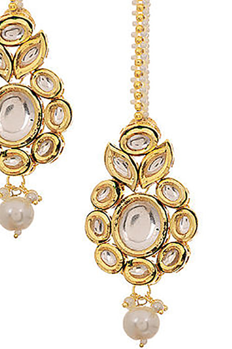 Alloy Kundan Earring In Gold And White