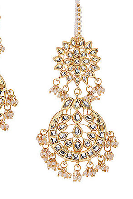 Alloy Kundan Earring In Gold And White