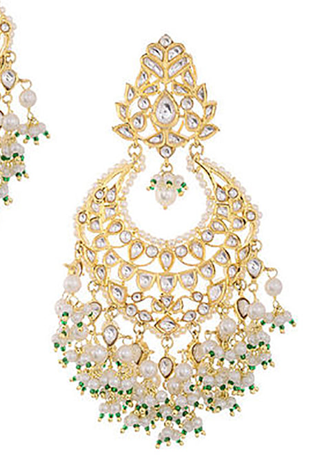 Alloy Kundan Earring In Gold And White