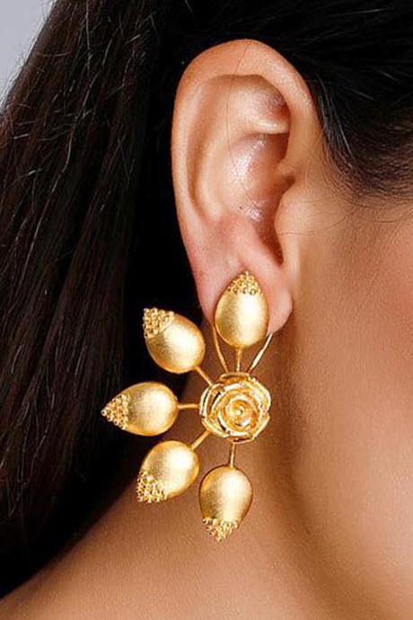 Women's Alloy Stud Earrings in Gold