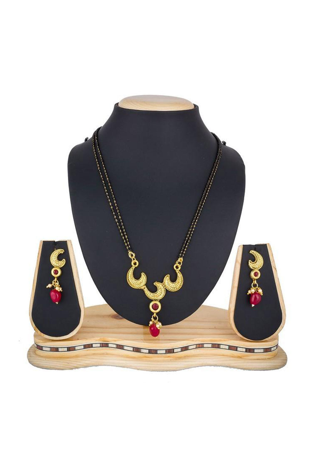 Women's Alloy Mangalsutra In Gold And Red