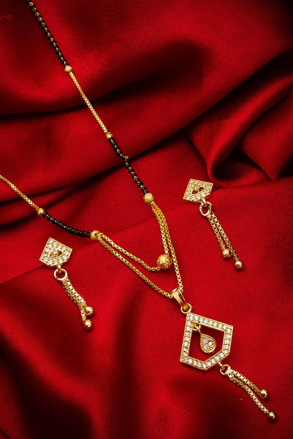 Women's Alloy Mangalsutra Set In Gold And Black