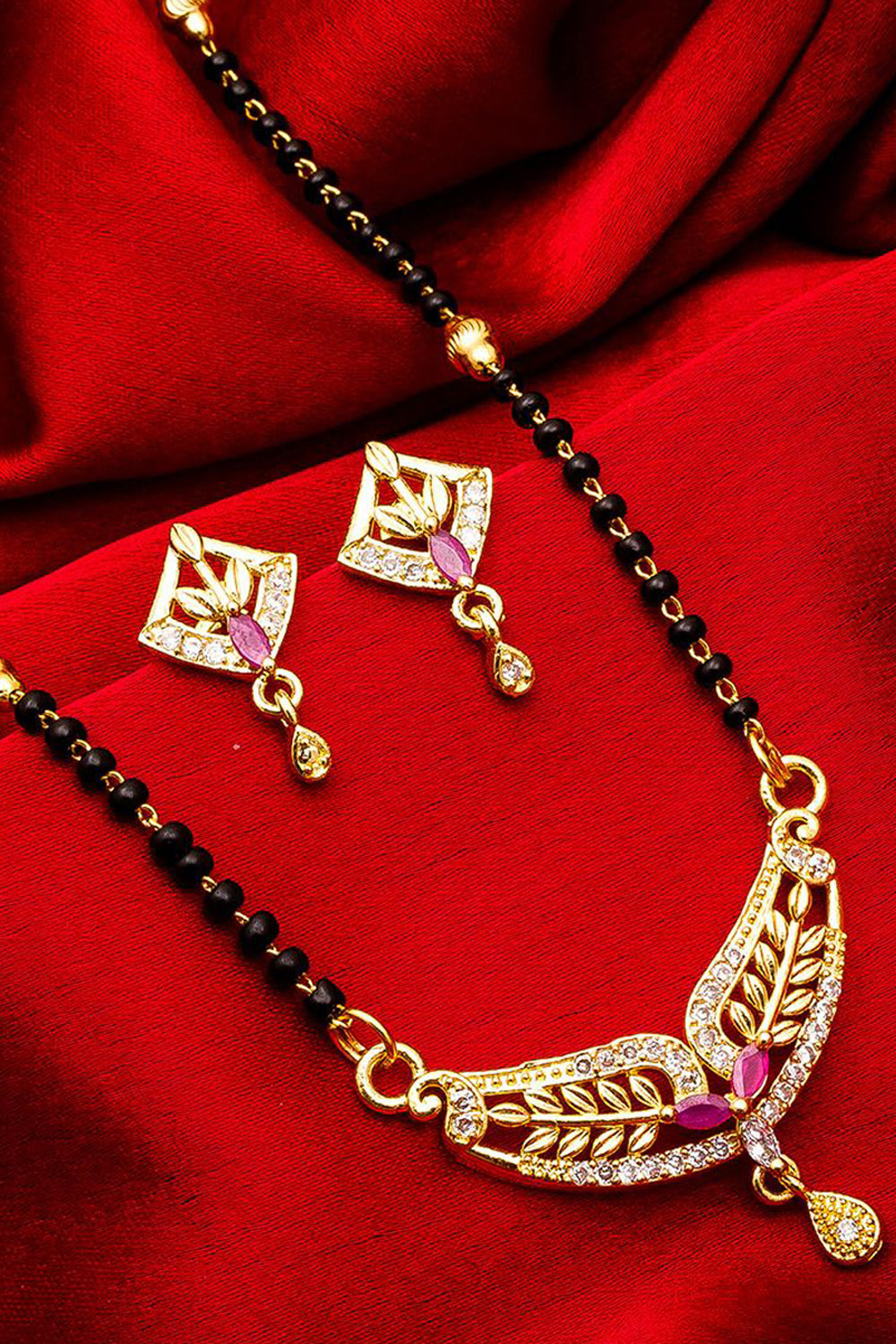 Women's Alloy Mangalsutra Set In Gold And Black