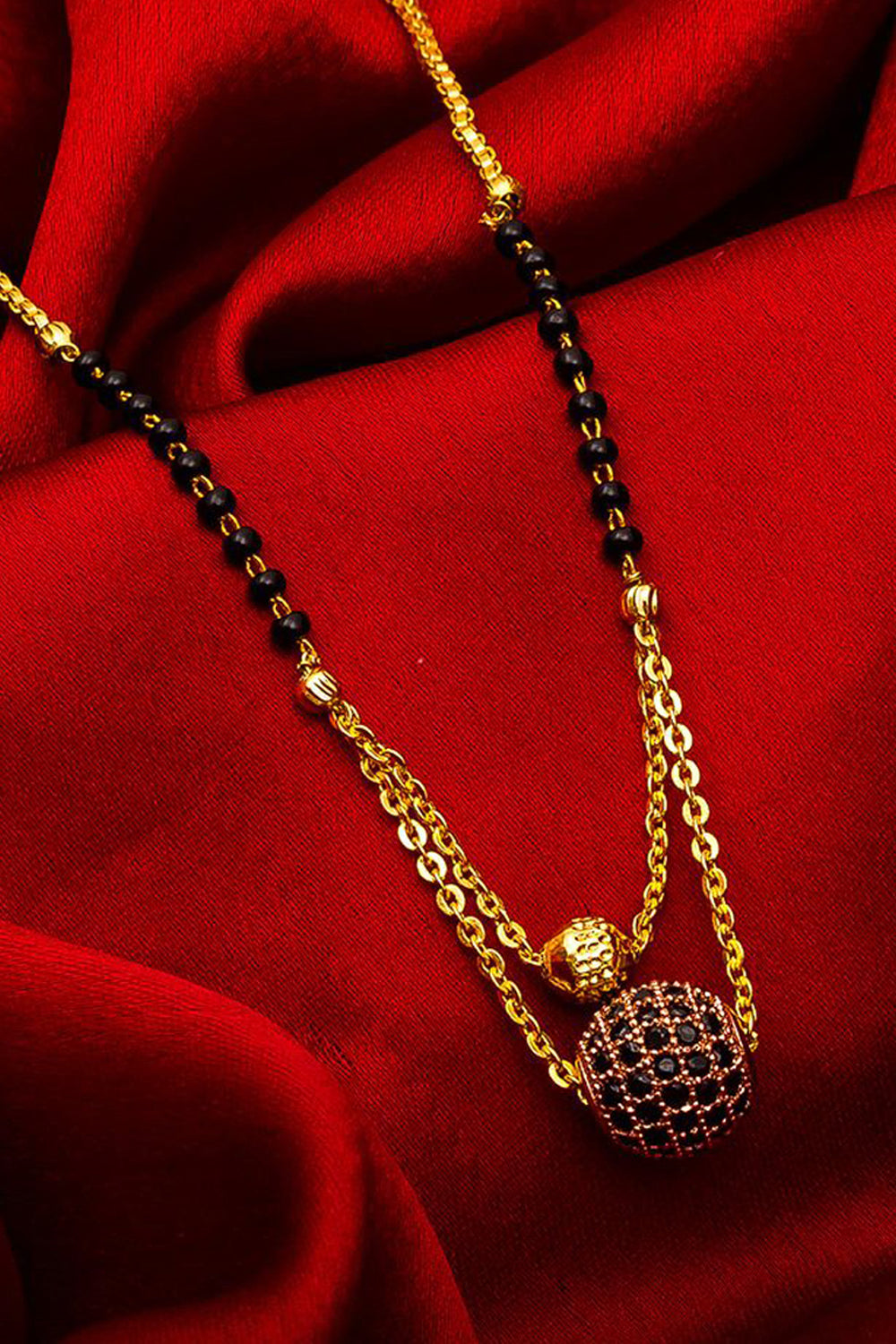 Women's Alloy Mangalsutra In Gold And Black