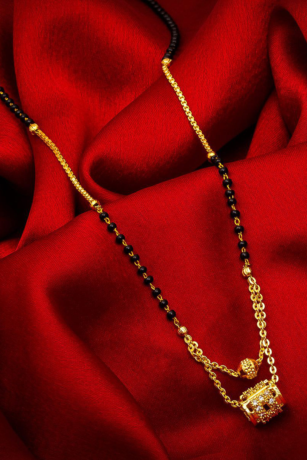 Women's Alloy Mangalsutra In Gold And Black