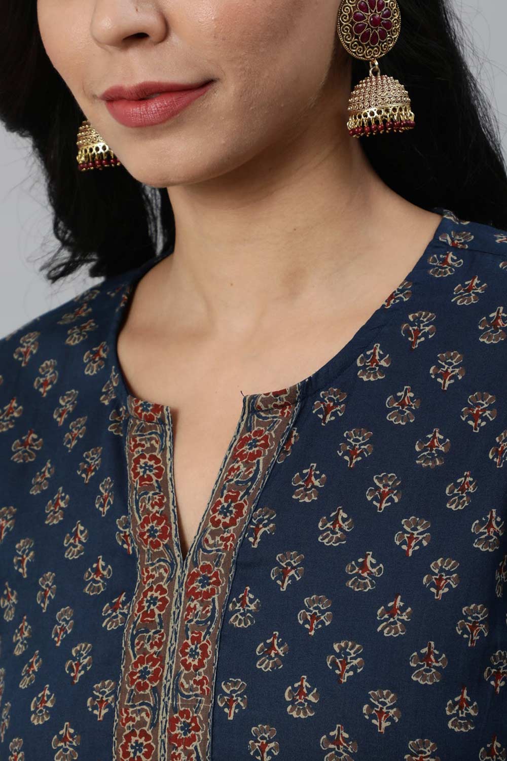 Buy Navy Blue Ethnic Cotton Floral Printed Straight kurta Online - Back
