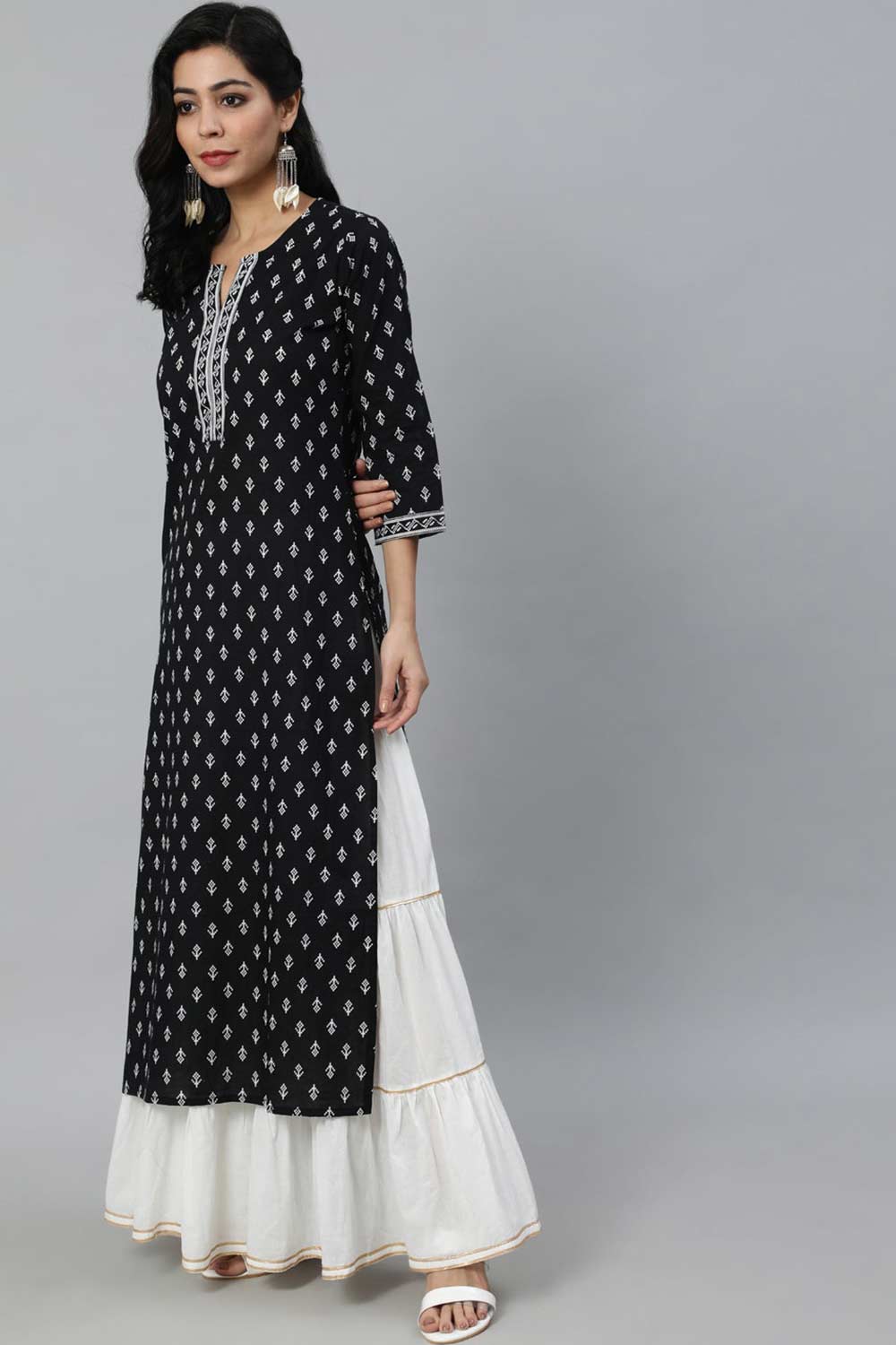 Buy Black Cotton Floral Printed Straight Kurta Online - Front