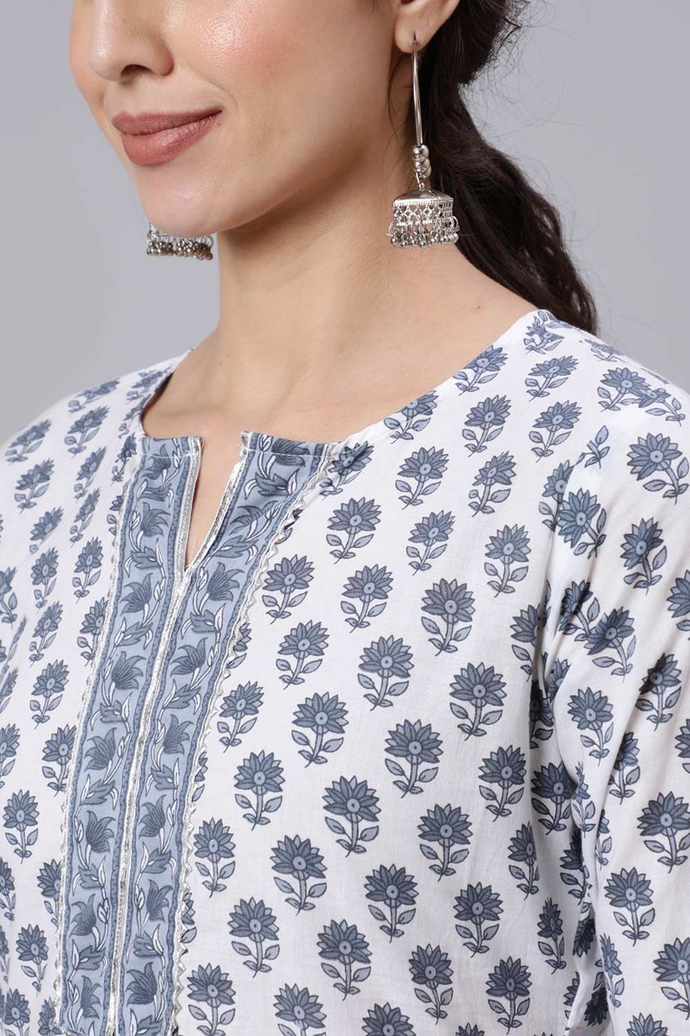 Buy Off-White Cotton Floral Printed Straight Kurta Online - Back
