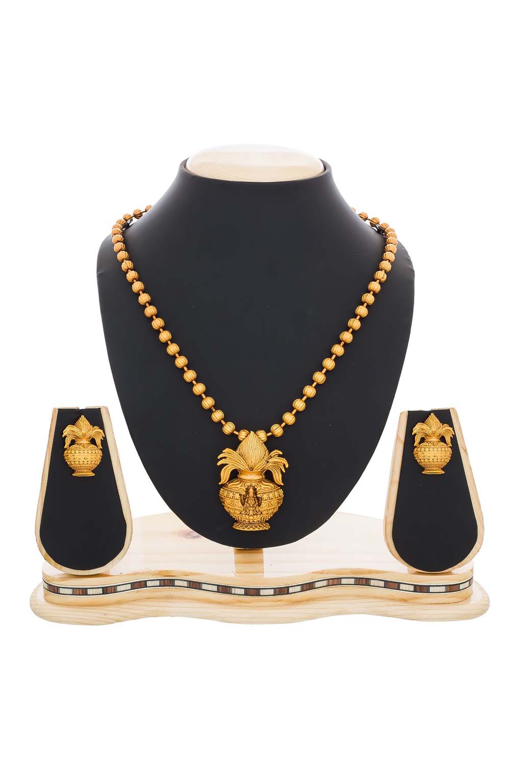 Women's Alloy Necklace Set in Golden