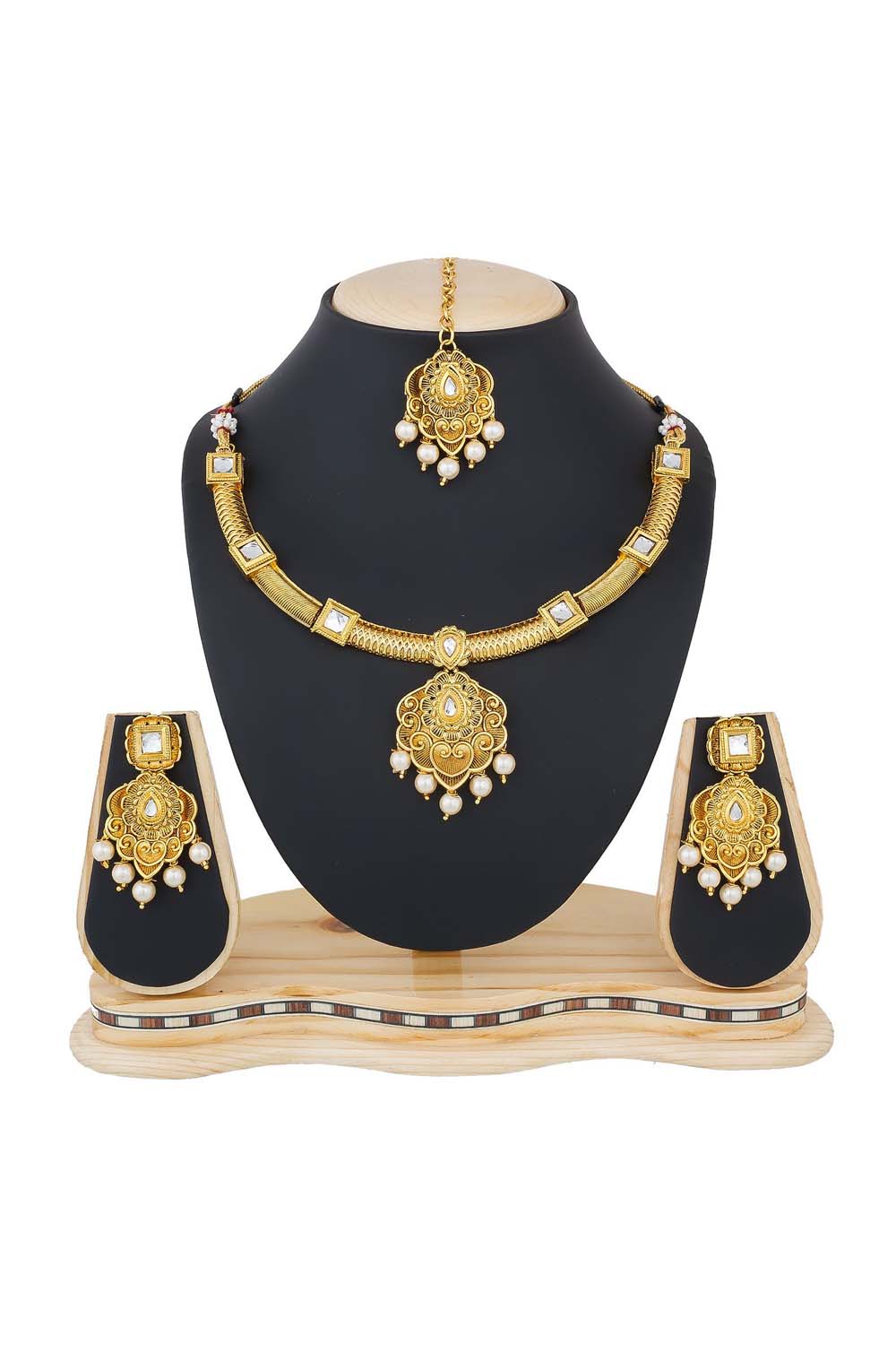 Women's Alloy Necklace Set in White and Golden