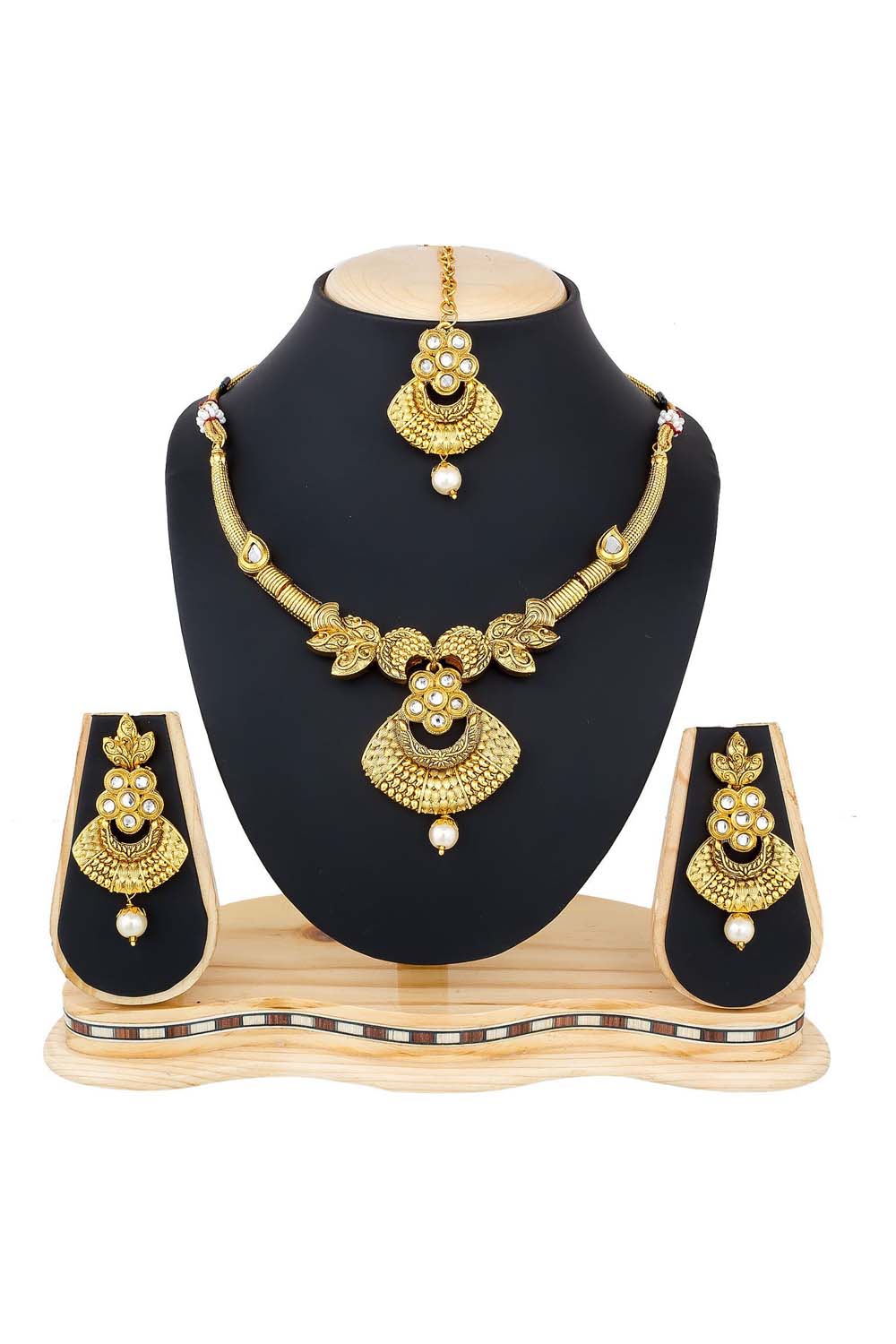 Women's Alloy Necklace Set in White and Golden