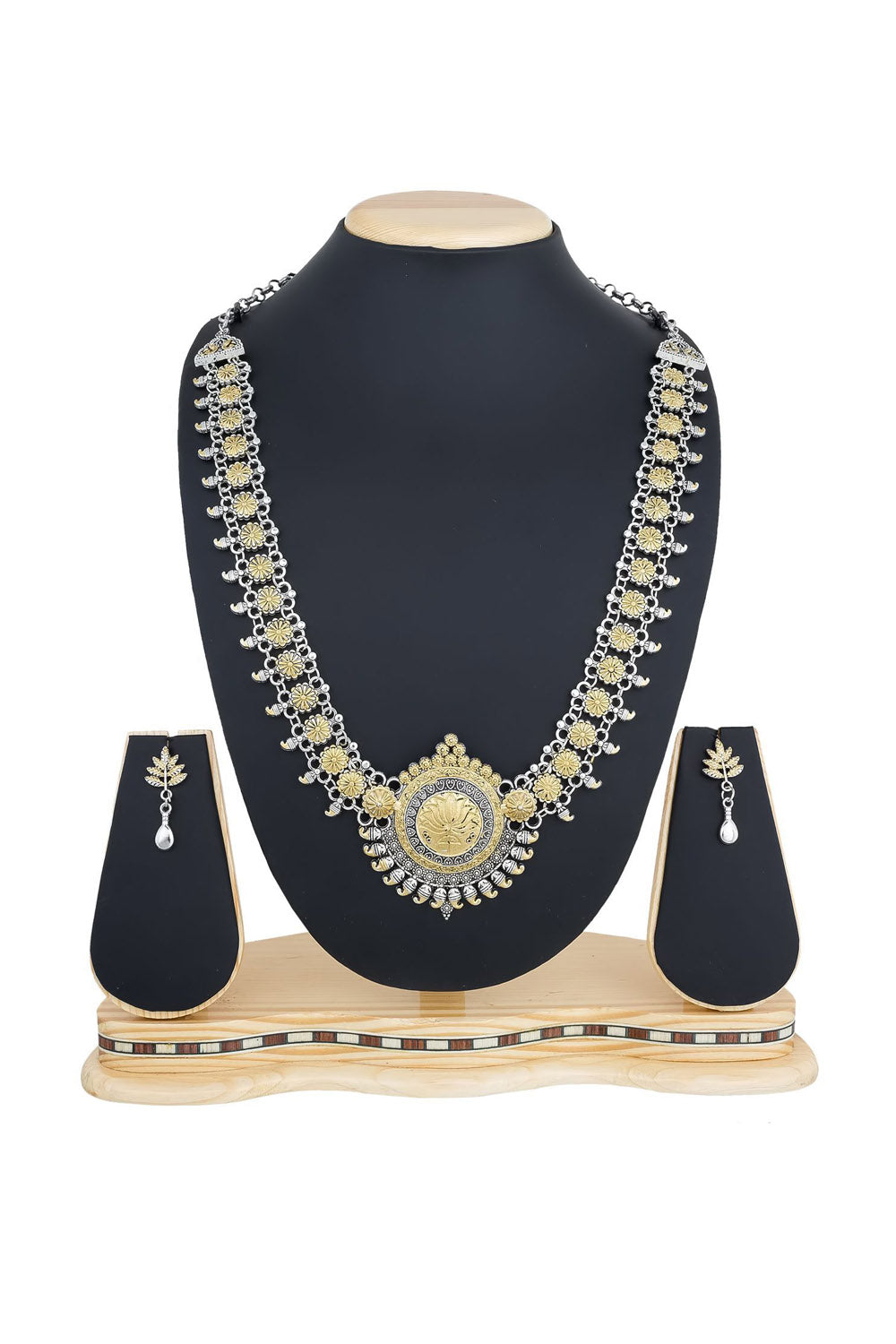 Women's Alloy Necklace Set in Golden and Silver