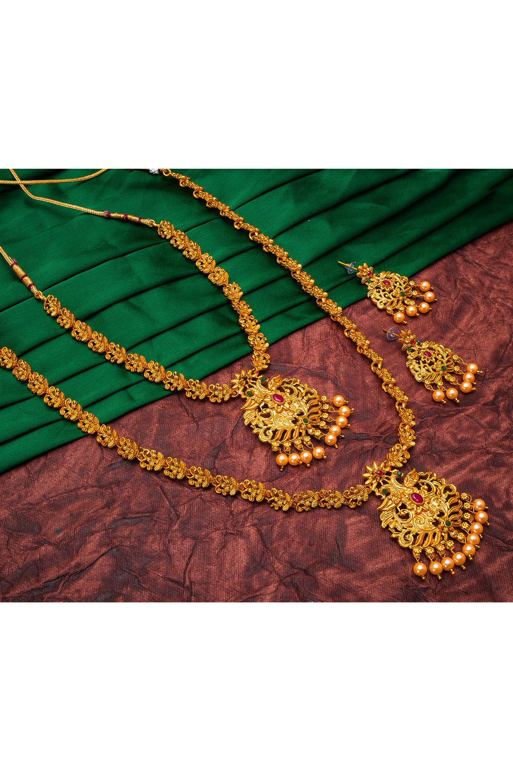 Buy Women's Alloy Necklace Set in Gold Online