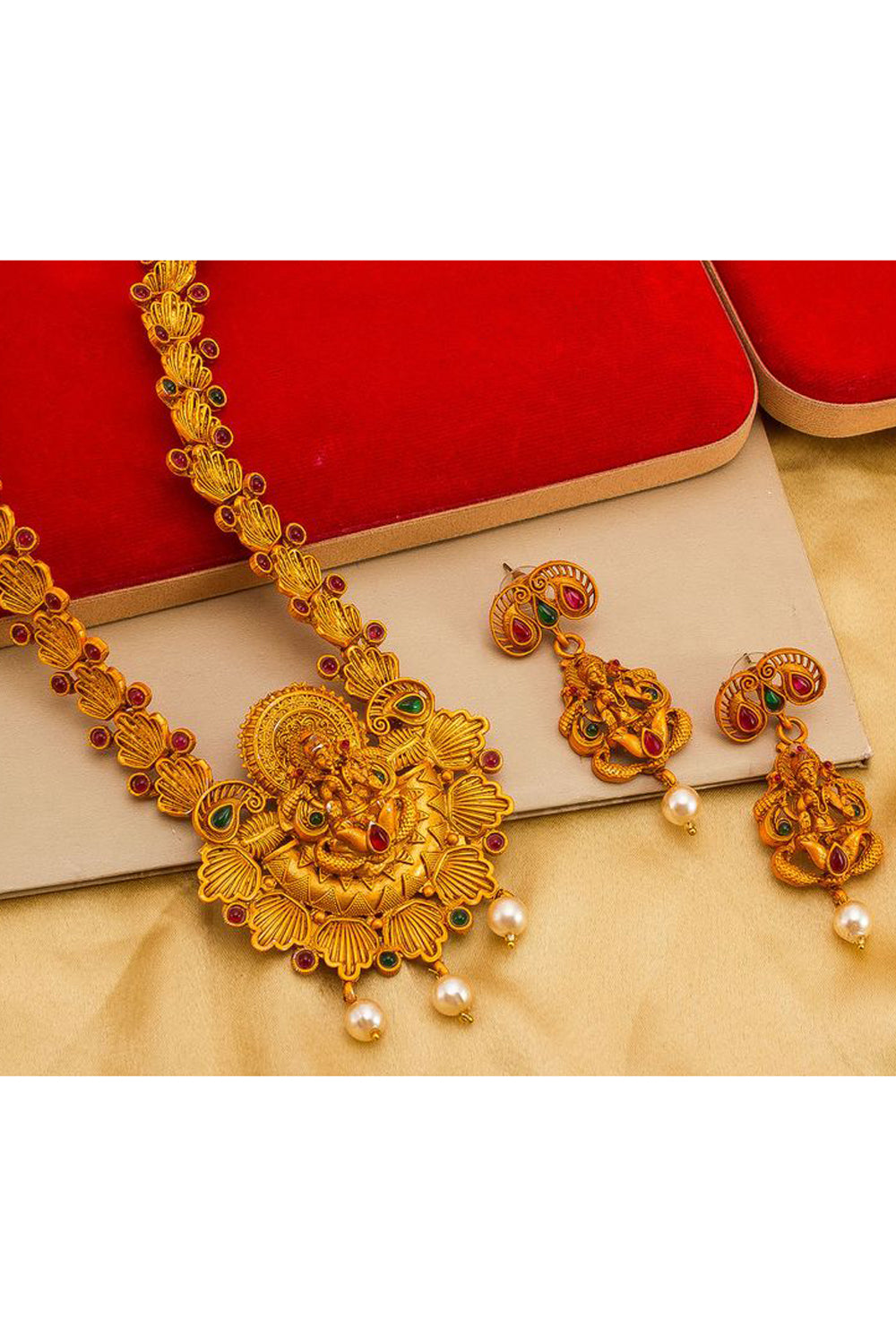 Buy Women's Alloy Necklace Set in Gold Online