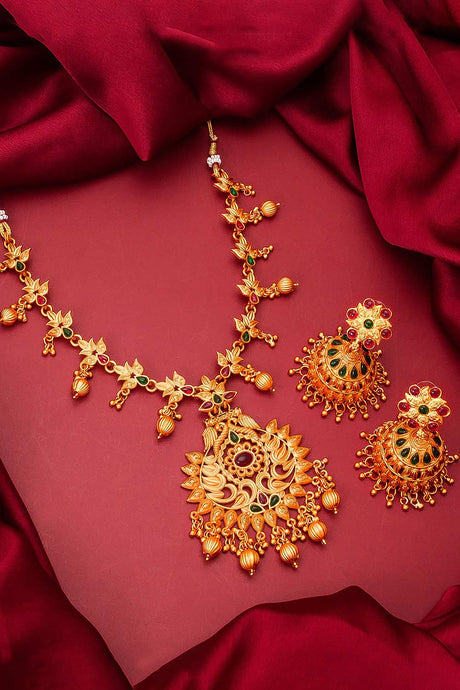Buy Women's Gold Necklace Designs Online