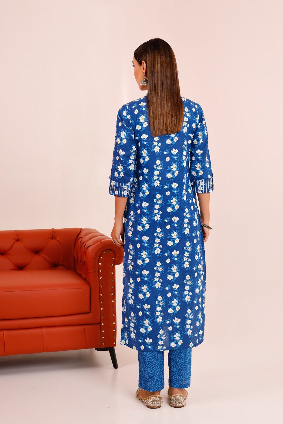 Buy Blue cotton Floral Hand Printed Kurta with Pant Online - Front