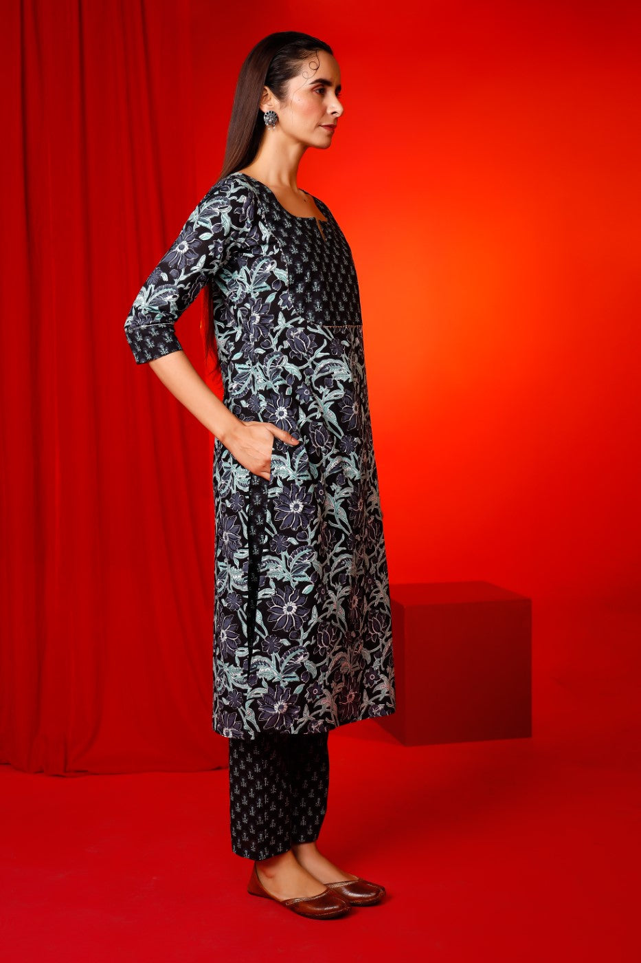 Buy black cotton Floral Hand Printed Kurta with Pant Online - Front