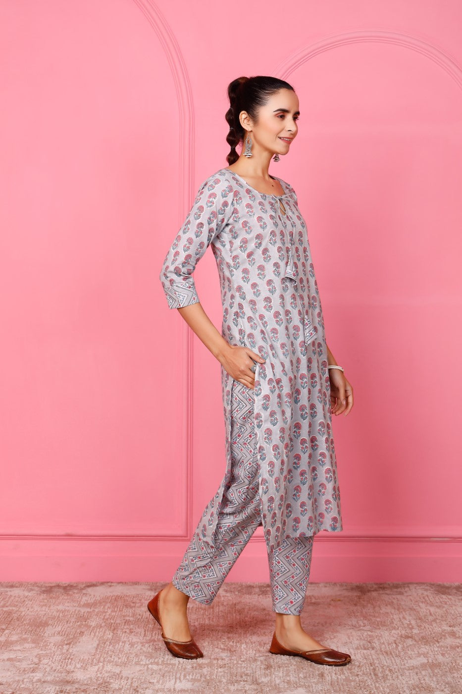 Buy grey cotton Floral Hand Printed Kurta with Pant Online - Front