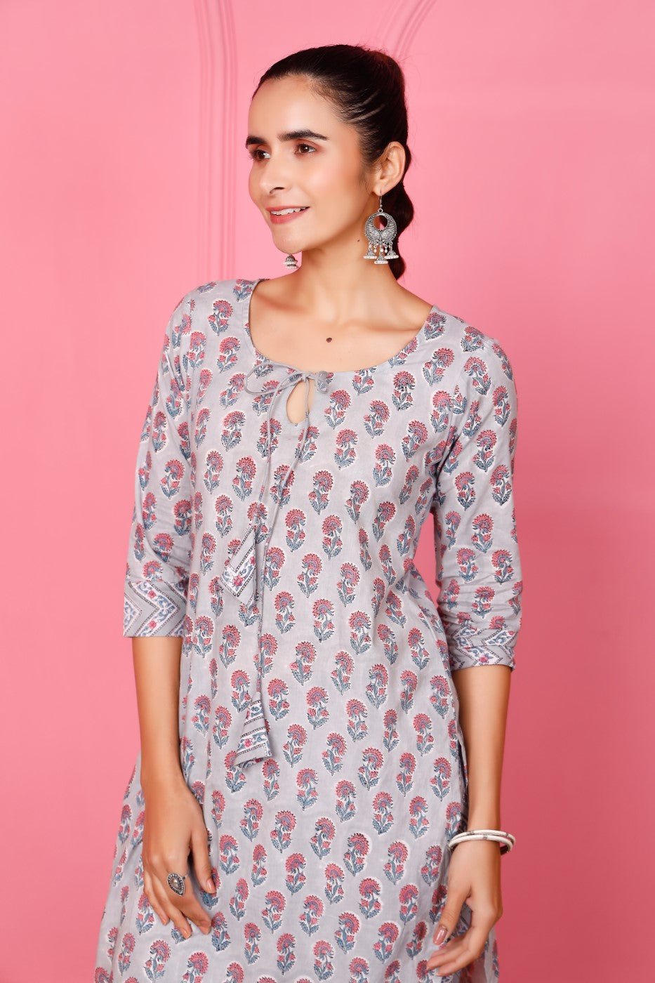 Buy grey cotton Floral Hand Printed Kurta with Pant Online - Side