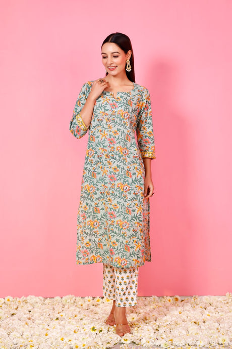 Buy Green cotton Floral Hand Printed Kurta with Pant Online