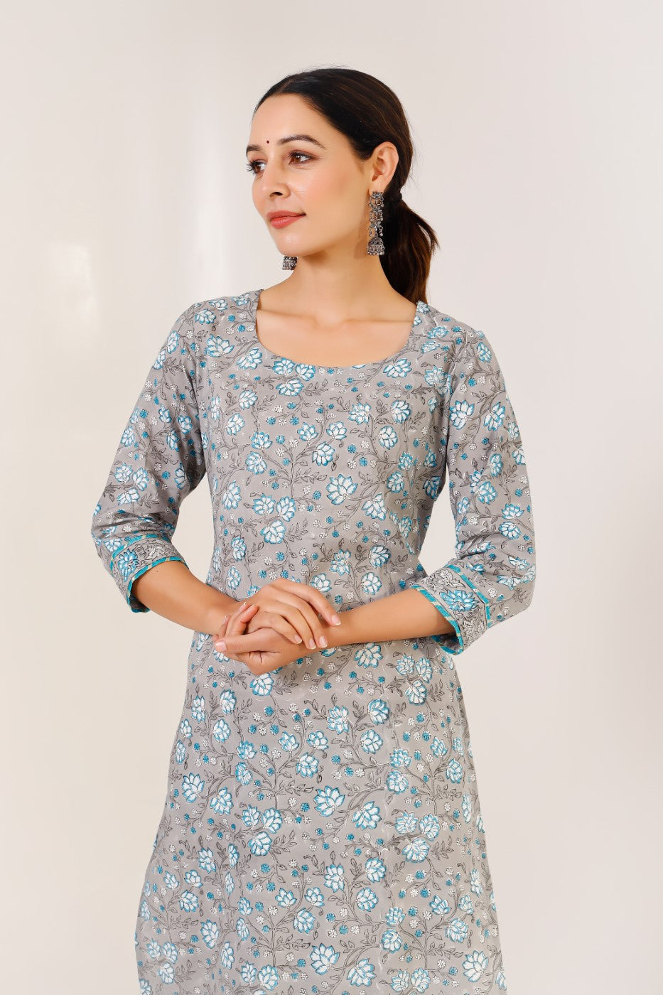 Buy grey cotton Floral Hand Printed Kurta with Pant Online - Zoom In